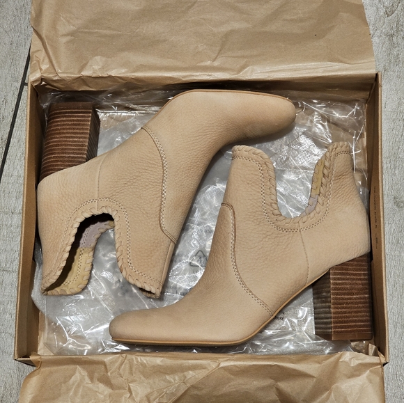 New LUCKY BRAND Womens Tan Cut Outs Sivya Round Toe Slip On Leather Booties 8.5 - Picture 3 of 6